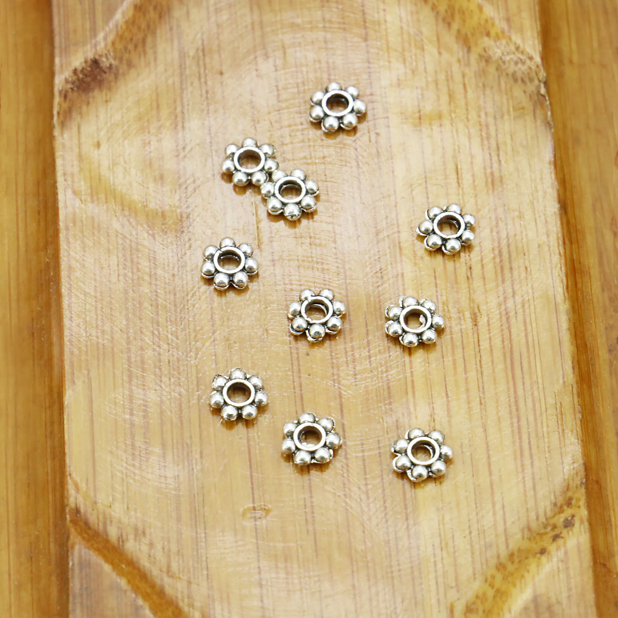 10PCS Accessories For Necklace Bracelet Metal Flower 5x2mm Separate Beads Spacer DIY Findings Jewelry Fittings Making Design
10PCS Accessories For Necklace Bracelet Metal Flower 5x2mm Separate Beads Spacer DIY Findings Jewelry Fittings Making Design