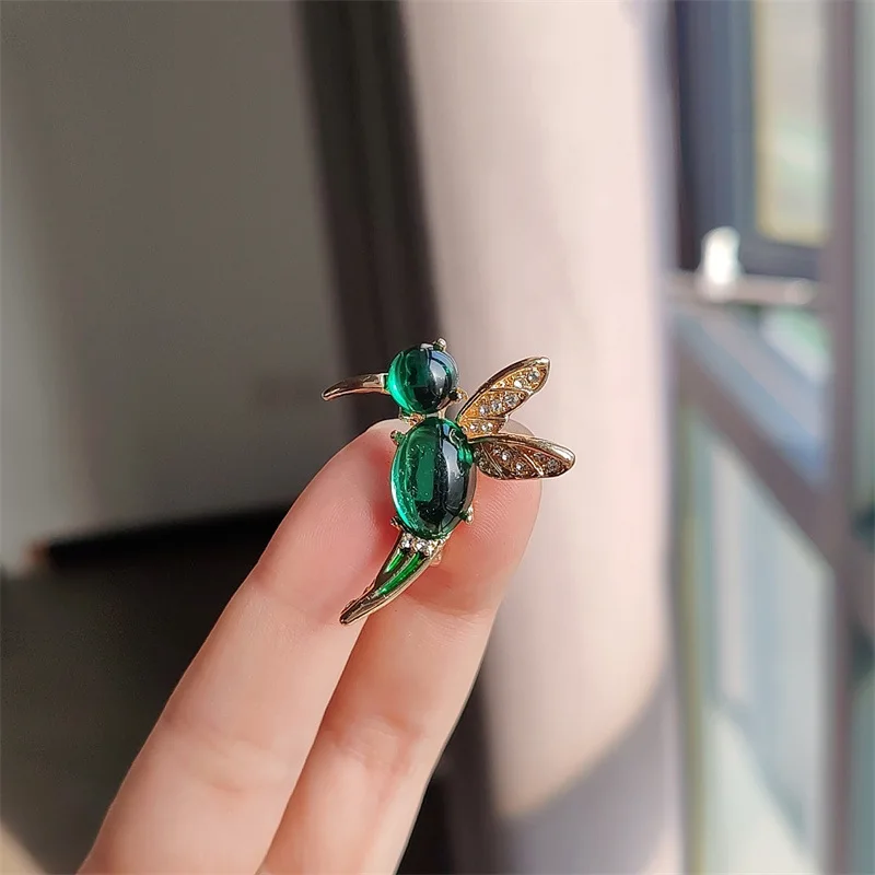 New high-grade temperament hummingbird brooch fashion catopal bird pin cardigan anti-slip corsage men and women
New high-grade temperament hummingbird brooch fashion catopal bird pin cardigan anti-slip corsage men and women