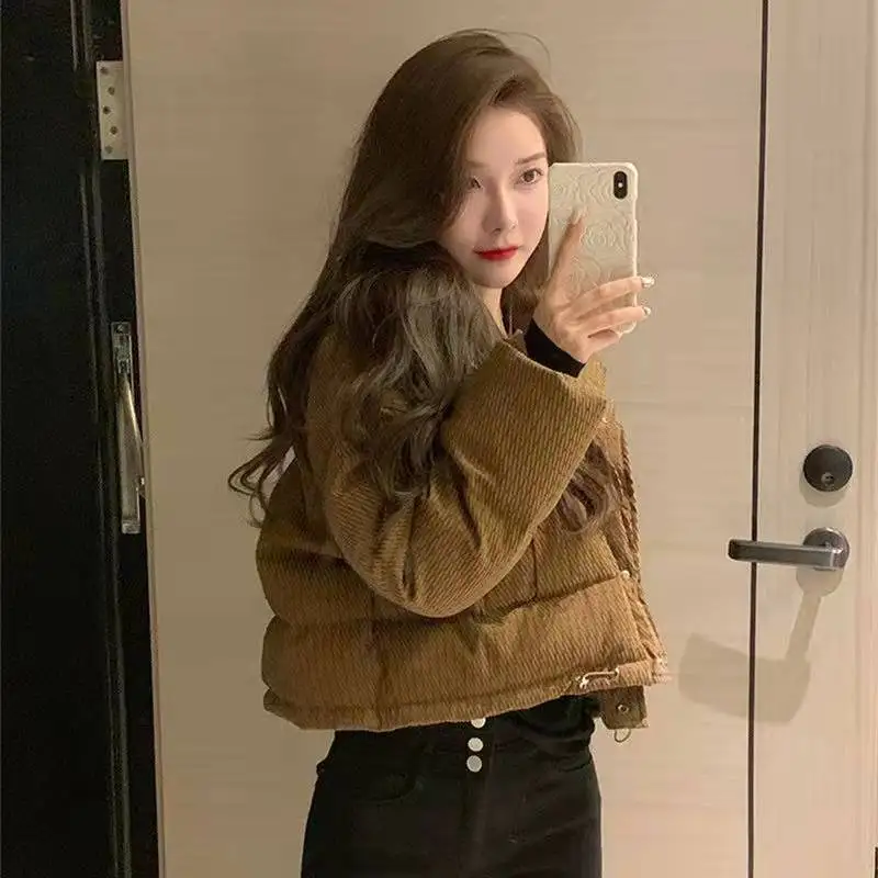 Новинка Зима 2023 куртка на белом утином пуху с воротником-стойкой дизайнерская короткая женская пуховая куртка на шнуровке теплая куртка
Новинка Зима 2023 куртка на белом утином пуху с воротником-стойкой дизайнерская короткая женская пуховая куртка на шнуровке теплая куртка