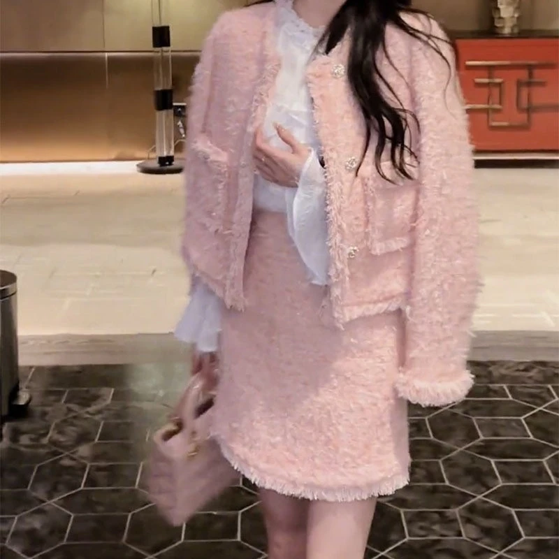 Fashionable Pink Sweet Temperament Tweed Long-sleeved Jacket and Skirt Suit for Women
Fashionable Pink Sweet Temperament Tweed Long-sleeved Jacket and Skirt Suit for Women
