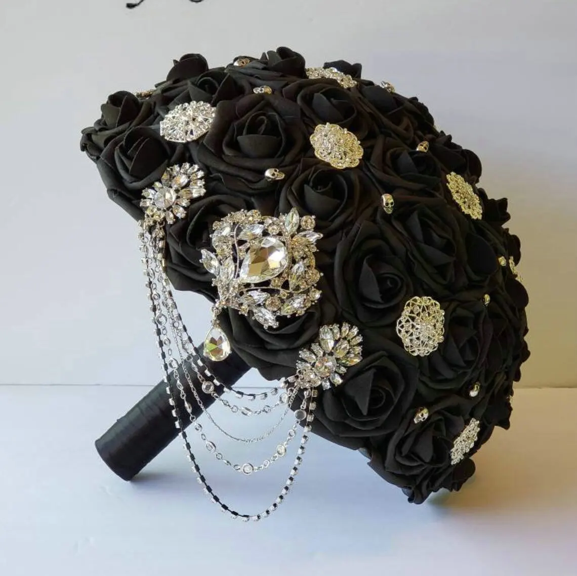 EillyRosia Black Bridal Bouquets Skull Brooch Jewelry Sequined Tassel Matching Corsage Gothic Boutonnieres 15 Colors Available
EillyRosia Black Bridal Bouquets Skull Brooch Jewelry Sequined Tassel Matching Corsage Gothic Boutonnieres 15 Colors Available