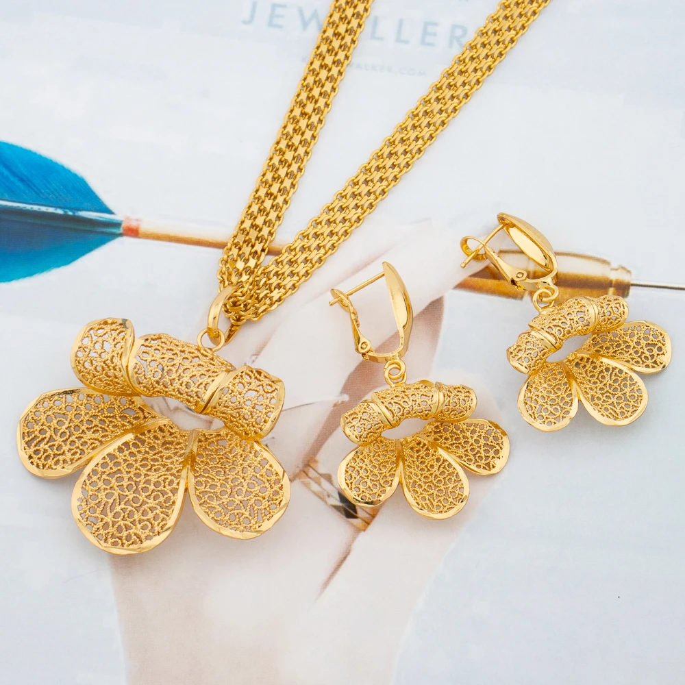 Gold Plated Jewelry Set for Women Bohemia Flower Design Earrings and Pendant Necklace Set for Engagement Weddings Party Gifts
Gold Plated Jewelry Set for Women Bohemia Flower Design Earrings and Pendant Necklace Set for Engagement Weddings Party Gifts