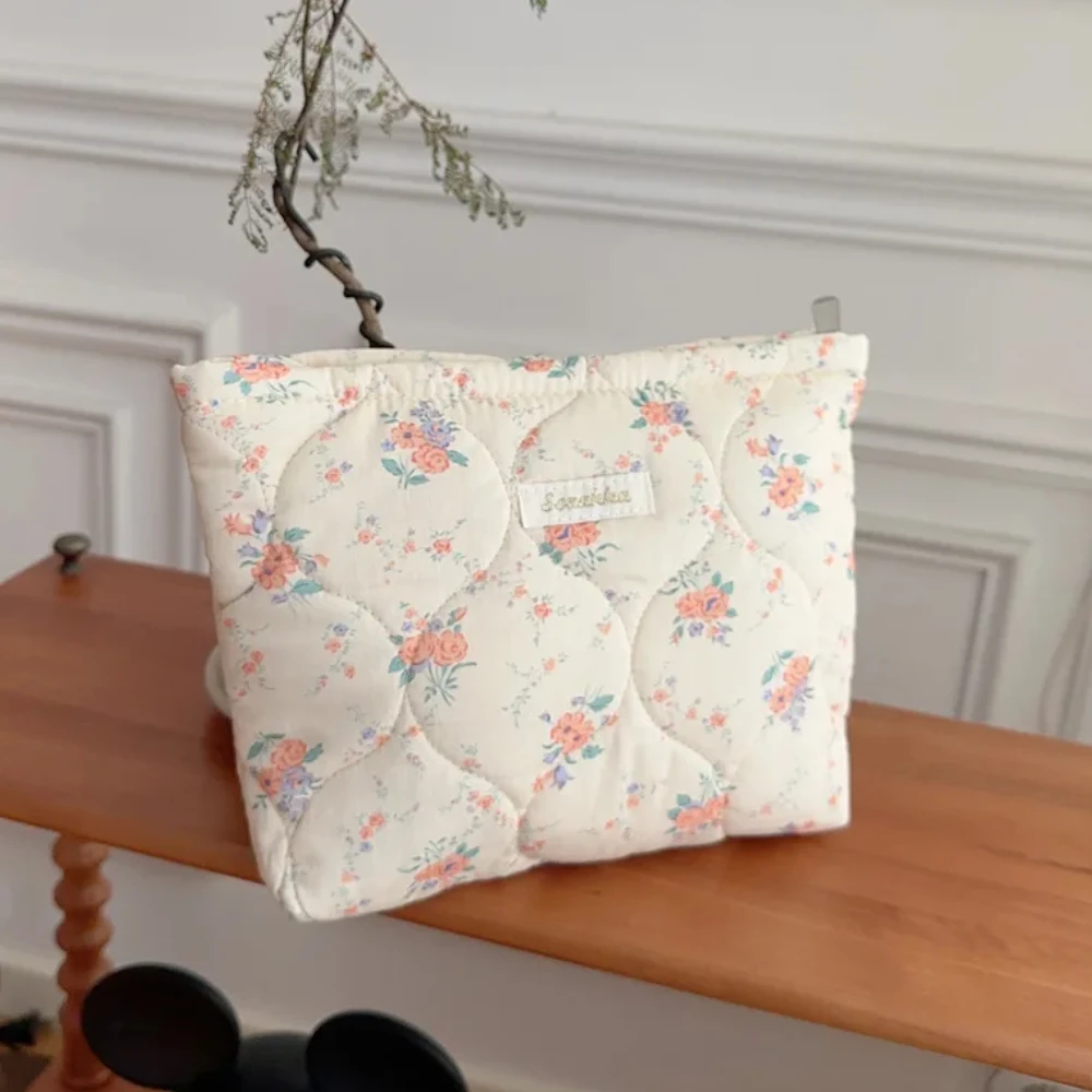 Корейская стеганая косметичка для женщин, Портативная сумка для туалета, женские сумки, цветочные органайзеры, сумка для хранения косметики
Корейская стеганая косметичка для женщин, Портативная сумка для туалета, женские сумки, цветочные органайзеры, сумка для хранения косметики