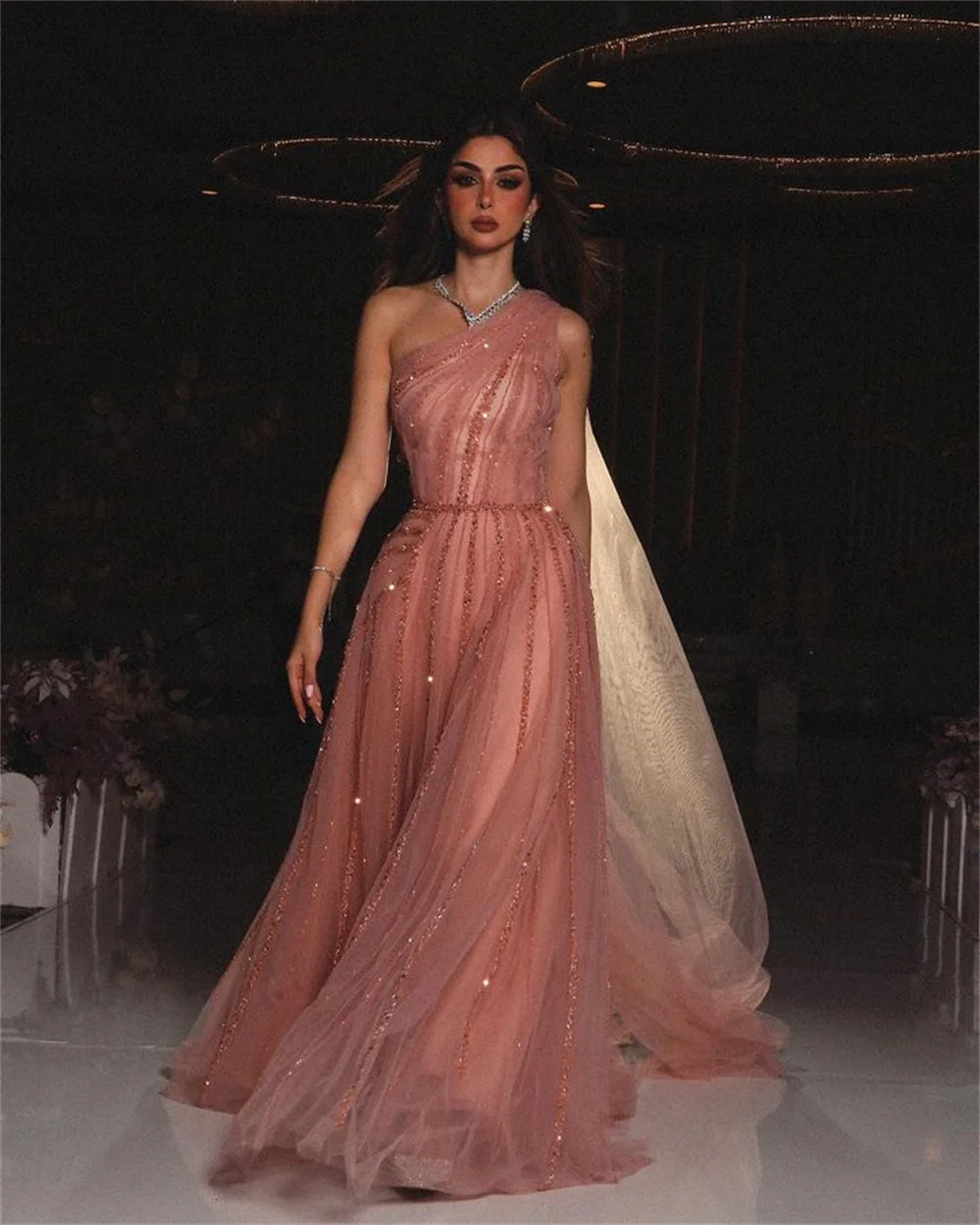 Luxurious A-line One Shoulder Prom Gowns Formal Sequined Elegant Evening Party Dresses for Women Arabic Floor Length Vestidos
Luxurious A-line One Shoulder Prom Gowns Formal Sequined Elegant Evening Party Dresses for Women Arabic Floor Length Vestidos
