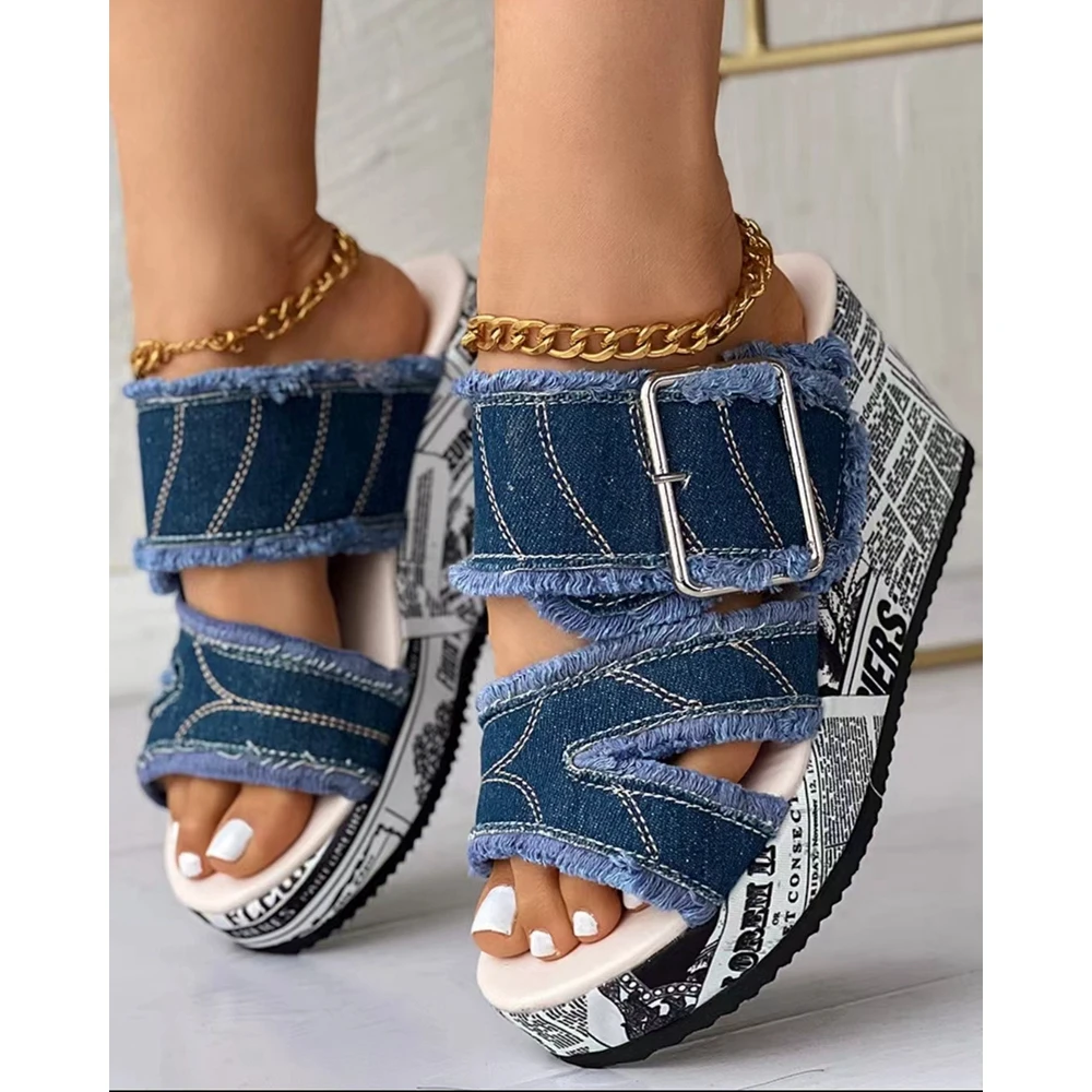 

2024 Summer Women Newspaper Platform Buckled Slippers Casual Denim Design Wedge Flats Outdoor Shoes Going Out Blue Slippers