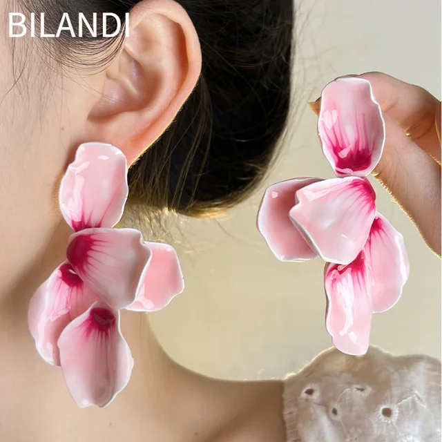 Bilandi-Boucles d'oreilles en forme de fleur pour femmes, bijoux au design doux, accessoires exagérés, cadeaux de fête, mode, document rose, 03/Wearing 1
