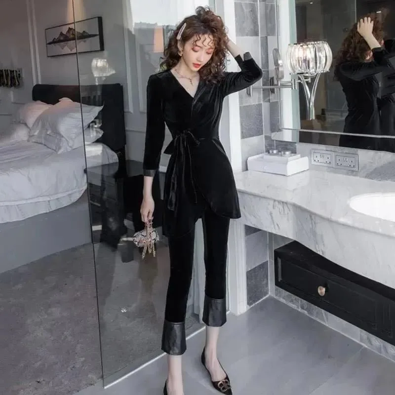 Autumn and winter canary suit new V-neck top with small fragrant coat casual pants fashion temperament two-piece set
Autumn and winter canary suit new V-neck top with small fragrant coat casual pants fashion temperament two-piece set