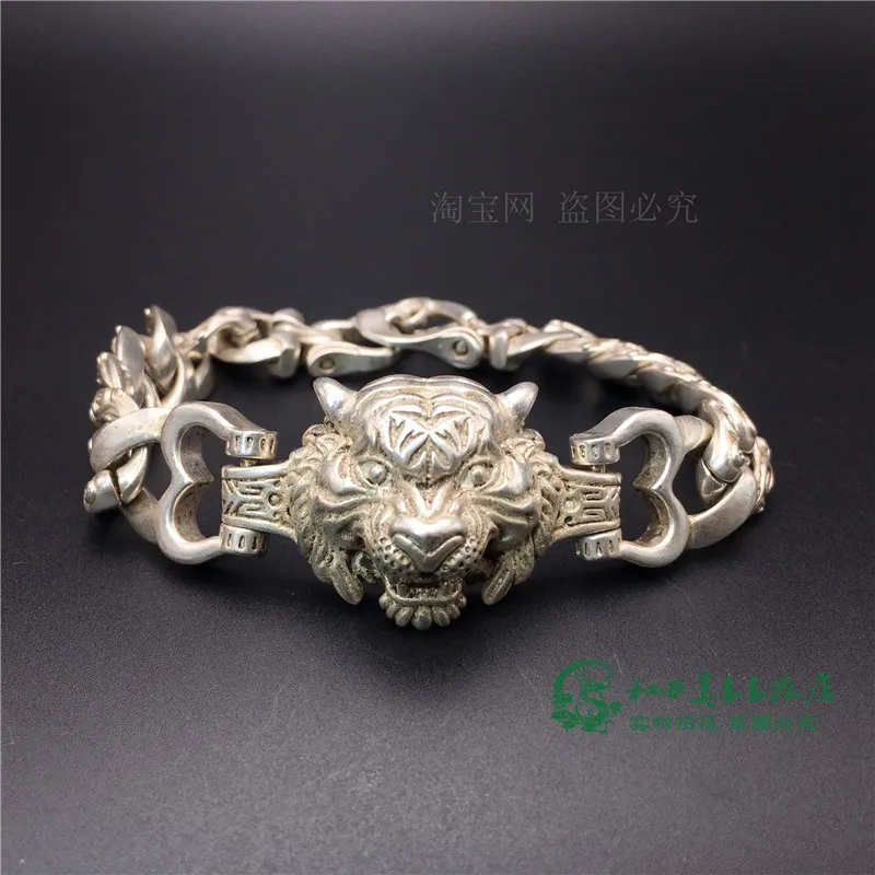Antique Tibetan Silver Male Silver Bracelet Tiger Head Miao Silver Zodiac Tiger Bracelet
Antique Tibetan Silver Male Silver Bracelet Tiger Head Miao Silver Zodiac Tiger Bracelet