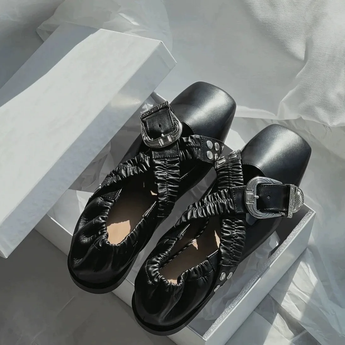 Metal Buckle Square Toe Flat Mary Janes Punk Niche Diablo Cross Ballet Shoes Black Heavy Industry Women Flats Chaussure Femme
Metal Buckle Square Toe Flat Mary Janes Punk Niche Diablo Cross Ballet Shoes Black Heavy Industry Women Flats Chaussure Femme