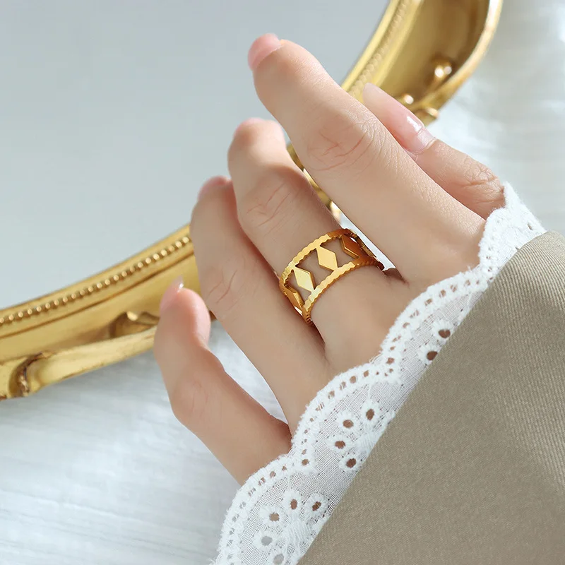 French Hollow Out Ring Simple Style Simple Fashion Personality Men's and Women's Steel Rings Jewelry Accessories
French Hollow Out Ring Simple Style Simple Fashion Personality Men's and Women's Steel Rings Jewelry Accessories