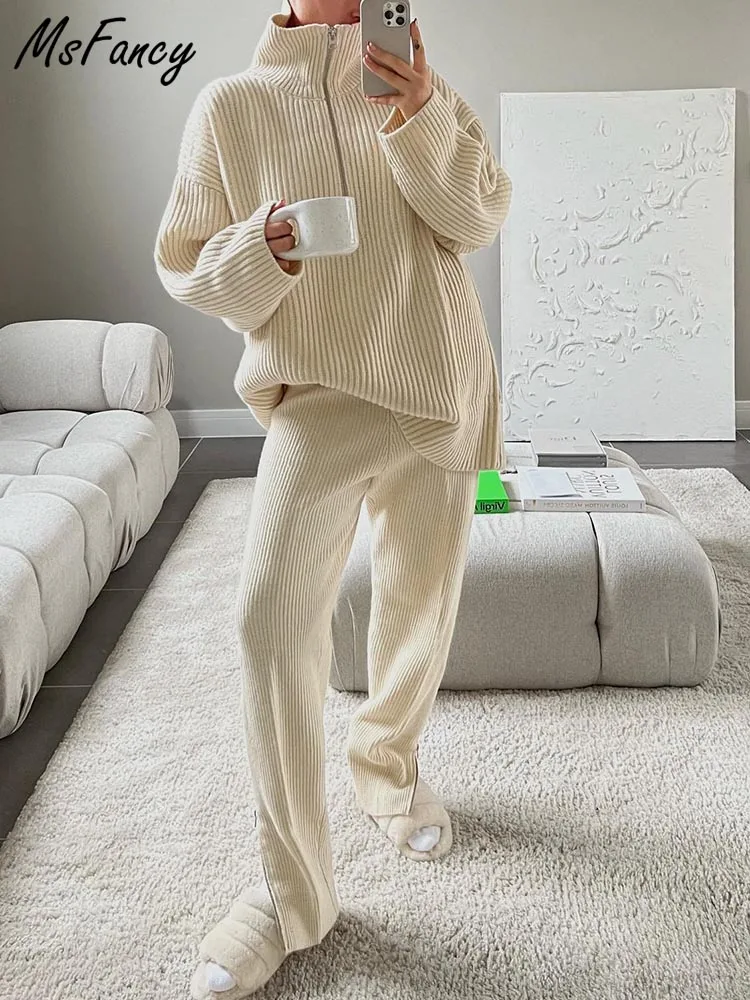 Женский трикотажный Костюм-двойка на молнии, с широкими штанинами
Женский трикотажный Костюм-двойка на молнии, с широкими штанинами