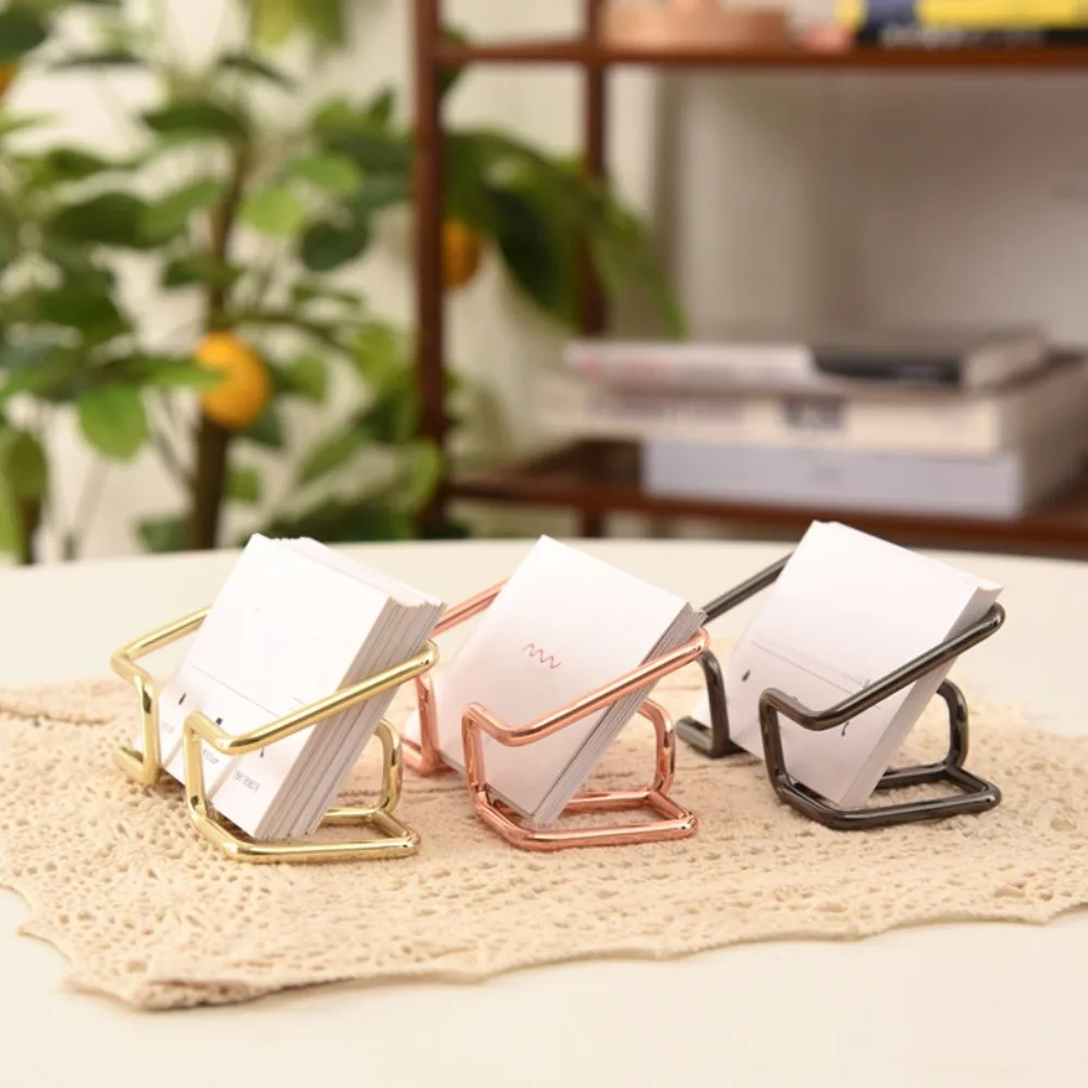 Металлический держатель для визиток, визитных карточек 
Металлический держатель для визиток, визитных карточек