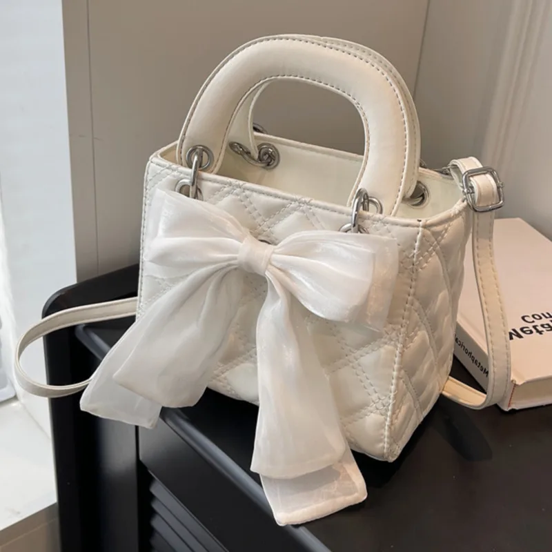 High End Versatile New Crossbody for Women Handheld Bowtie Lingge Daifei Genuine Leather Small Womens Handbags Handbag Bag
High End Versatile New Crossbody for Women Handheld Bowtie Lingge Daifei Genuine Leather Small Womens Handbags Handbag Bag