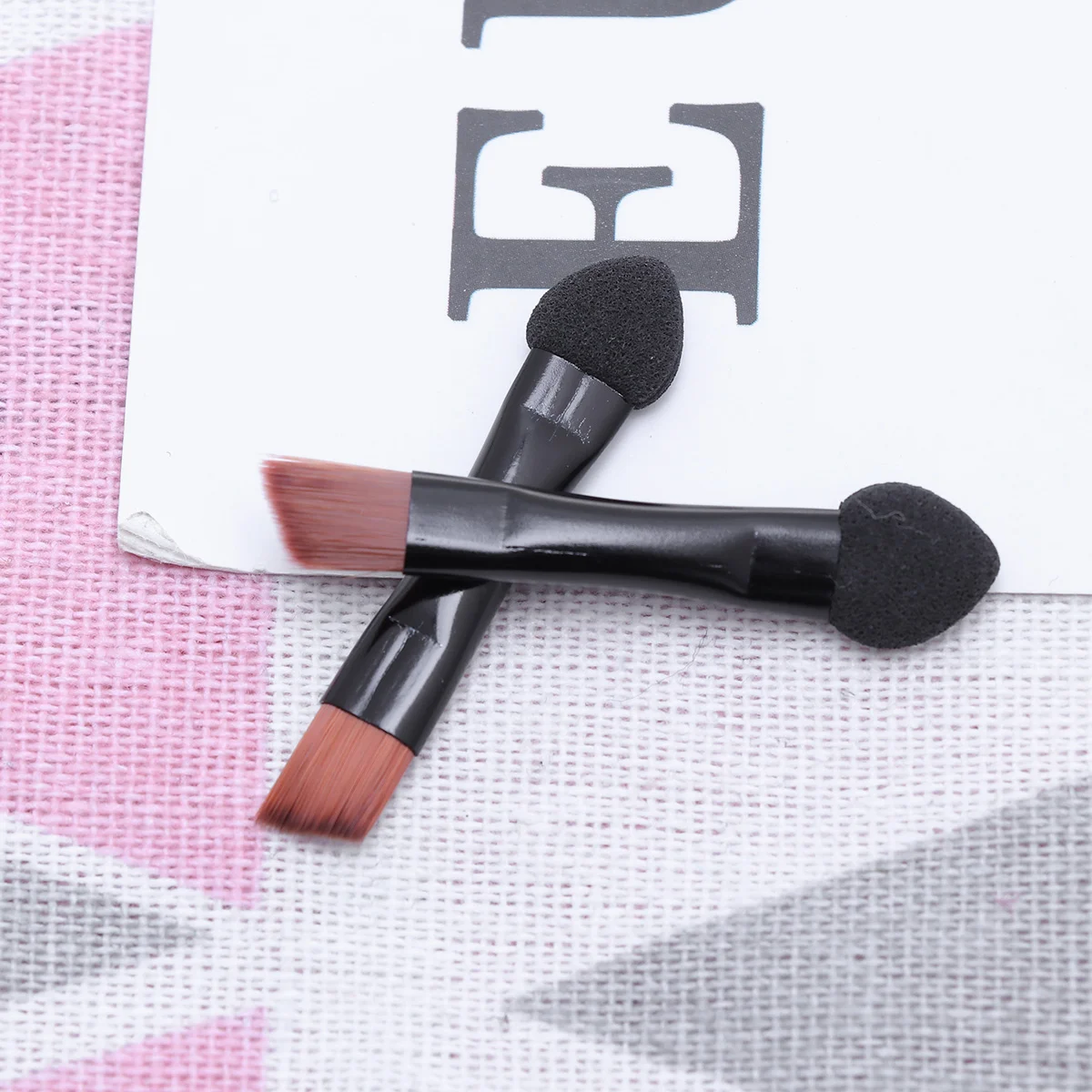 20pcs Double- Sided Eyeshadow Brush Sponge Applicator Eye Makeup Applicators Professional Eye Makeup Tool ( Black )
20pcs Double- Sided Eyeshadow Brush Sponge Applicator Eye Makeup Applicators Professional Eye Makeup Tool ( Black )