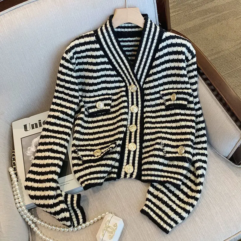 Retro Port Flavor Striped Color Knit Cardigan Female Small Fragrant Wind Coat V Collar Sweater Loose Lazy Long Sleeves Sweater
Retro Port Flavor Striped Color Knit Cardigan Female Small Fragrant Wind Coat V Collar Sweater Loose Lazy Long Sleeves Sweater