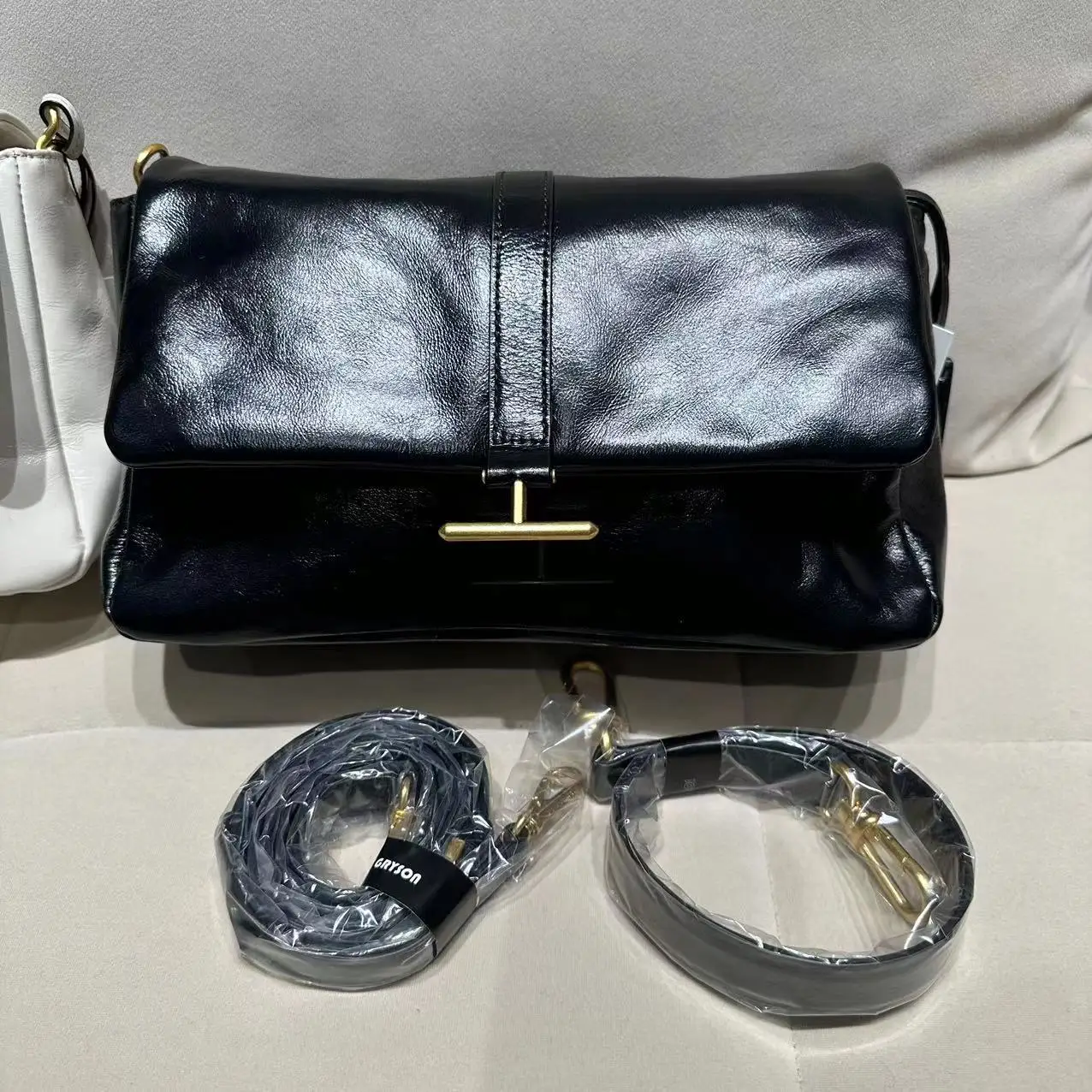 Js Han Suxi Oil Wax Skin Ins Korean Edition Same Metal Button Head Layer Cowhide Single Shoulder Underarm Women's Bag
Js Han Suxi Oil Wax Skin Ins Korean Edition Same Metal Button Head Layer Cowhide Single Shoulder Underarm Women's Bag