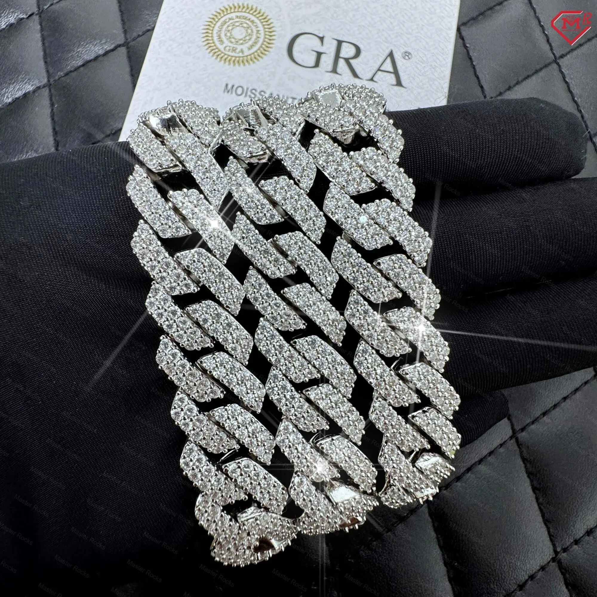 12mm Hiphop Cuban Chain 2 Rows Iced Out Cuban Straight Edge S925 Sterling Vvs Moissanite Cuban Link Chain
12mm Hiphop Cuban Chain 2 Rows Iced Out Cuban Straight Edge S925 Sterling Vvs Moissanite Cuban Link Chain