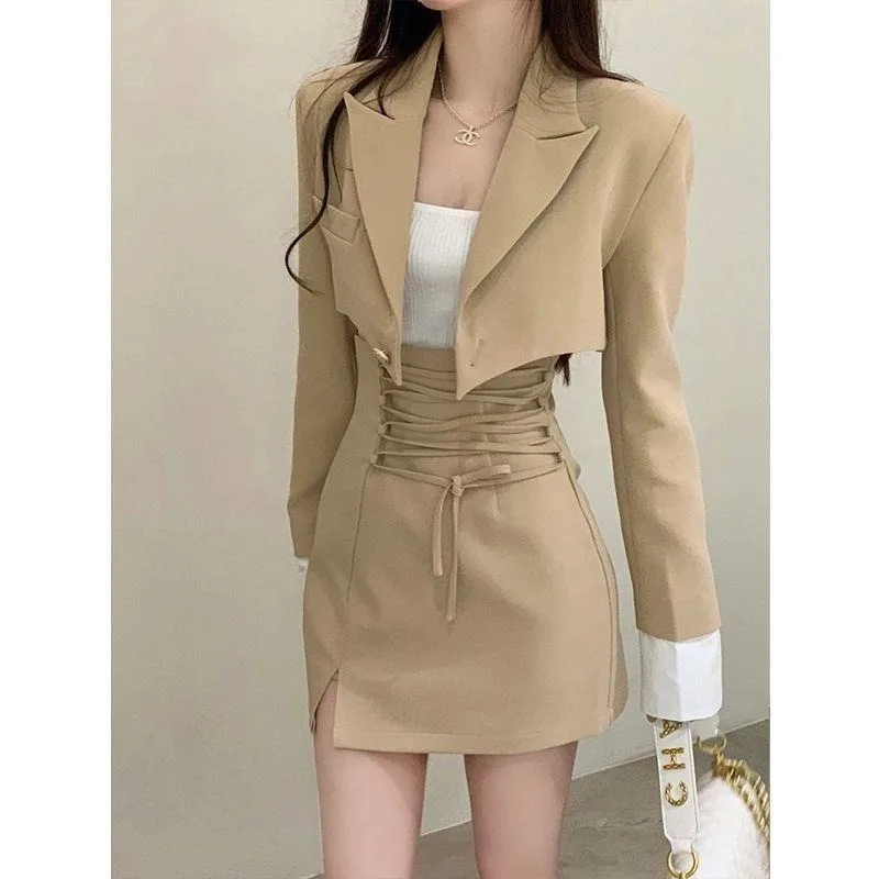 Fashion 2024 Spring and Autumn New Korean Edition Spliced Small Suit Coat White Tank Top+Drawstring Skirt Three Piece Set
Fashion 2024 Spring and Autumn New Korean Edition Spliced Small Suit Coat White Tank Top+Drawstring Skirt Three Piece Set
