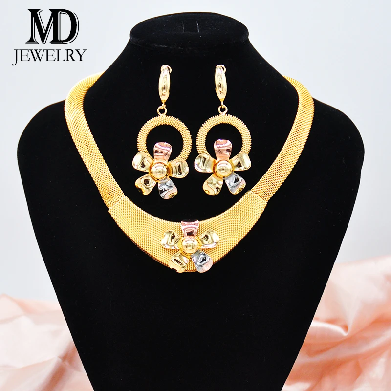 Fashion Women Jewelry Flower Design Necklace Earrings Three Colors Weddings Jewellery for Dubai African Birthday Party
Fashion Women Jewelry Flower Design Necklace Earrings Three Colors Weddings Jewellery for Dubai African Birthday Party