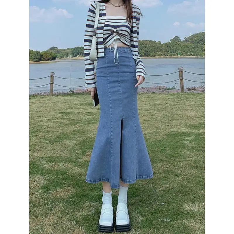2023 New Casual Fashion Autumn Sexy Slim Hip Wrapped Black Denim Mermaid Skirt Split Wild Flounces Retro Gothic Street Jeans
2023 New Casual Fashion Autumn Sexy Slim Hip Wrapped Black Denim Mermaid Skirt Split Wild Flounces Retro Gothic Street Jeans