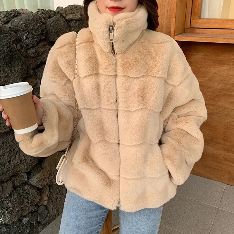 2022 Fashion Faux Fur Coat Mink Fur Teddy Coat Warm Jacket for Women Fur Coats for Women Winterwear Solid Women's Winter Jacket
2022 Fashion Faux Fur Coat Mink Fur Teddy Coat Warm Jacket for Women Fur Coats for Women Winterwear Solid Women's Winter Jacket