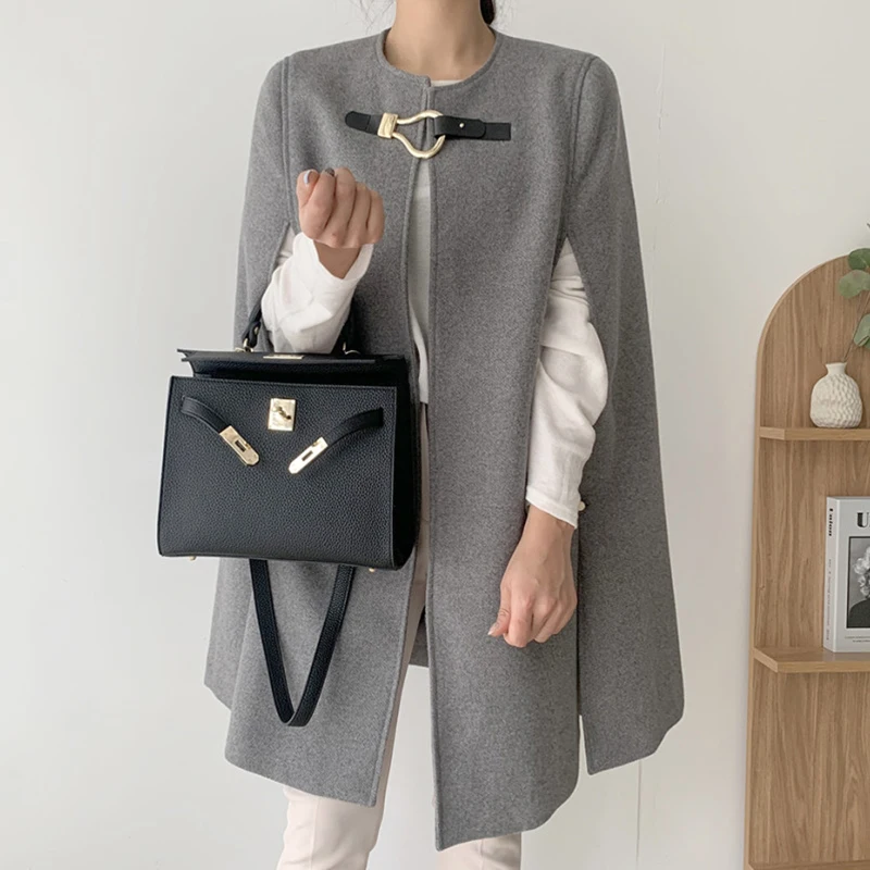 Женская винтажная Длинная шерстяная куртка Clothland, Стильная накидка, шаль с поясом, свободные стильные плотные зимние пальто Mujer CA902
Женская винтажная Длинная шерстяная куртка Clothland, Стильная накидка, шаль с поясом, свободные стильные плотные зимние пальто Mujer CA902