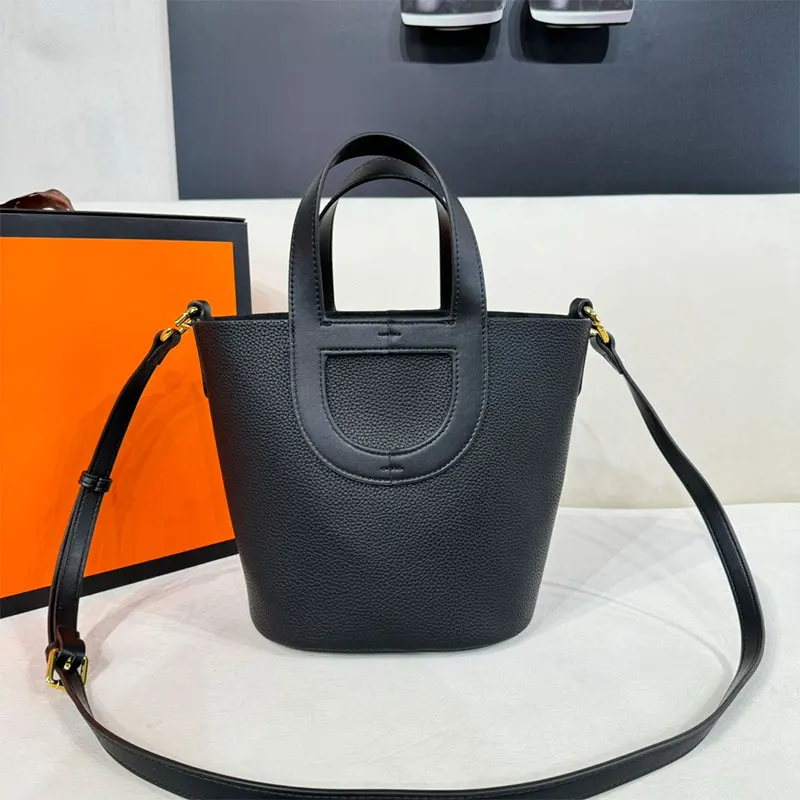 Women Luxury Brand Tote Bags Leather Bucket handbags Classic Fashion High capacity Solid Color Females Shoulder Crossbody Bags
Women Luxury Brand Tote Bags Leather Bucket handbags Classic Fashion High capacity Solid Color Females Shoulder Crossbody Bags