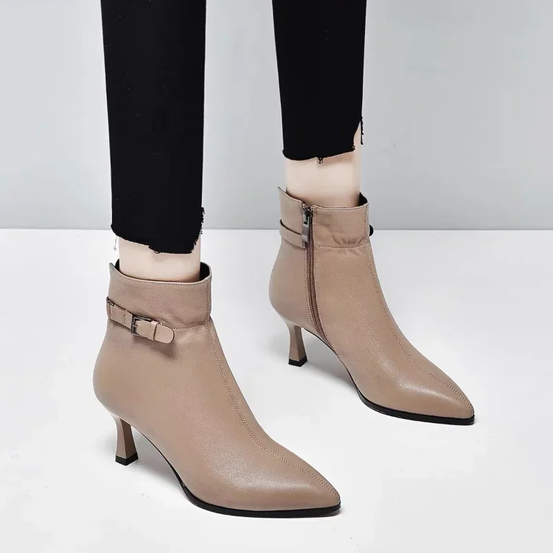 High-heeled Short Boots Women's 2022 Autumn Winter New Pointed Toe Thin-heeled Short Tube Plus Velvet Warm Thin Thin Boots Women
High-heeled Short Boots Women's 2022 Autumn Winter New Pointed Toe Thin-heeled Short Tube Plus Velvet Warm Thin Thin Boots Women