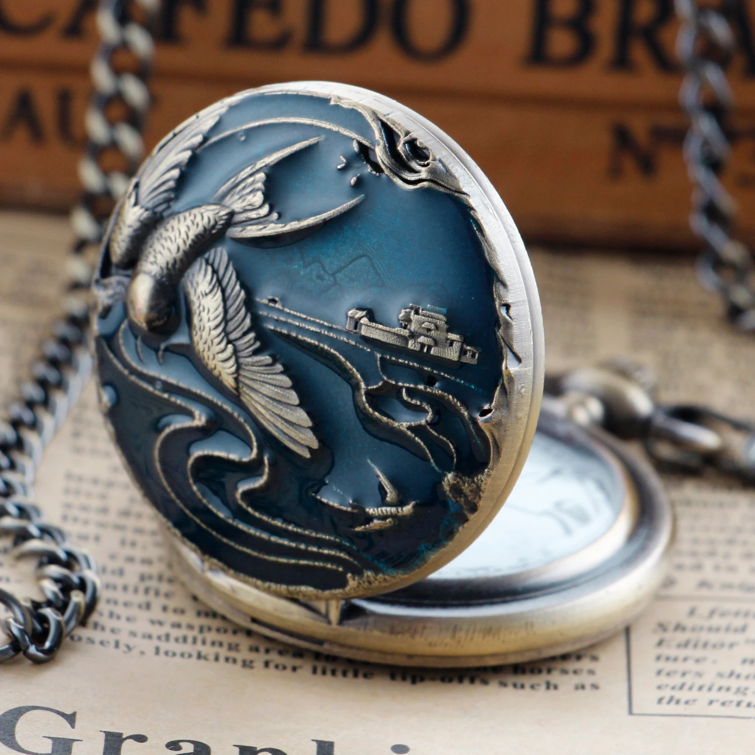 Bird Flying Oil Painting Embossed Quartz Pocket Watch Exquisite Necklace Pendant Fob Chain Men's and Women's Clock
Bird Flying Oil Painting Embossed Quartz Pocket Watch Exquisite Necklace Pendant Fob Chain Men's and Women's Clock