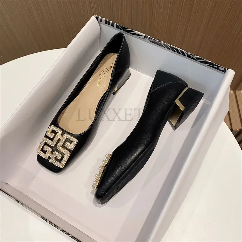 Luxury Designer Glitter Rhinestone Women High Heel Shoes Crystal Bow Satin Autumn Women Shoes Leather Low Heel Casual Shoes
Luxury Designer Glitter Rhinestone Women High Heel Shoes Crystal Bow Satin Autumn Women Shoes Leather Low Heel Casual Shoes