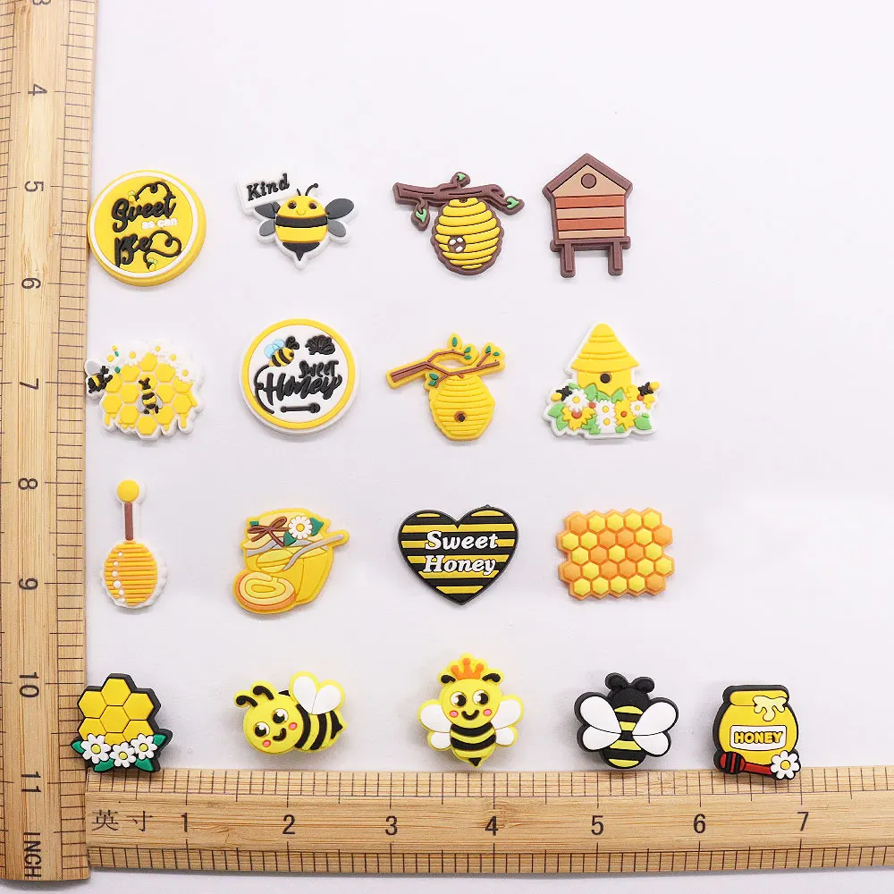 Mix 50PCS PVC Croc Jibz Buckle Kawaii Yellow Bee Flower Honey House Kind Sweet Hole Slipper Decoration Shoe Accessories Kid Gift
Mix 50PCS PVC Croc Jibz Buckle Kawaii Yellow Bee Flower Honey House Kind Sweet Hole Slipper Decoration Shoe Accessories Kid Gift