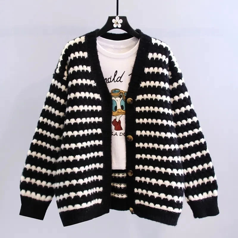 Vintage Striped Sweater Coat 2023 New Autumn Women's Loose Lazy Style V-neck Knit Cardigans Korean Wild Female Sweaters Jacket
Vintage Striped Sweater Coat 2023 New Autumn Women's Loose Lazy Style V-neck Knit Cardigans Korean Wild Female Sweaters Jacket
