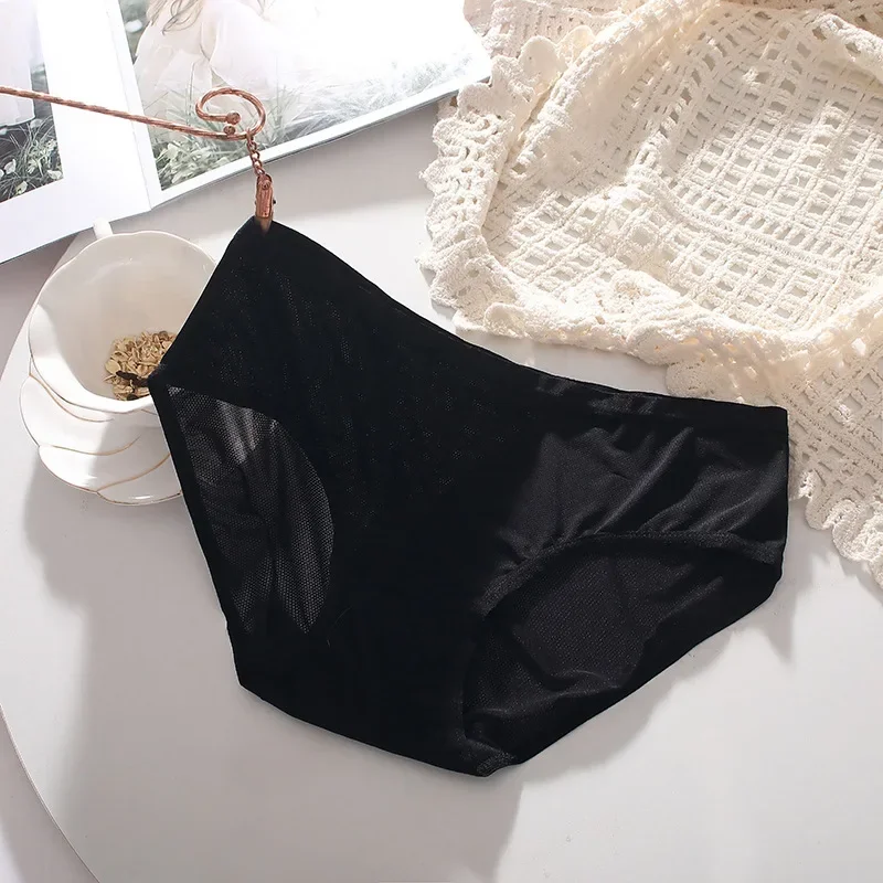 New ice silk summer briefs for women Ice Cool ultra-thin breathable bag butt cute letters pure cotton breathable underpants
New ice silk summer briefs for women Ice Cool ultra-thin breathable bag butt cute letters pure cotton breathable underpants