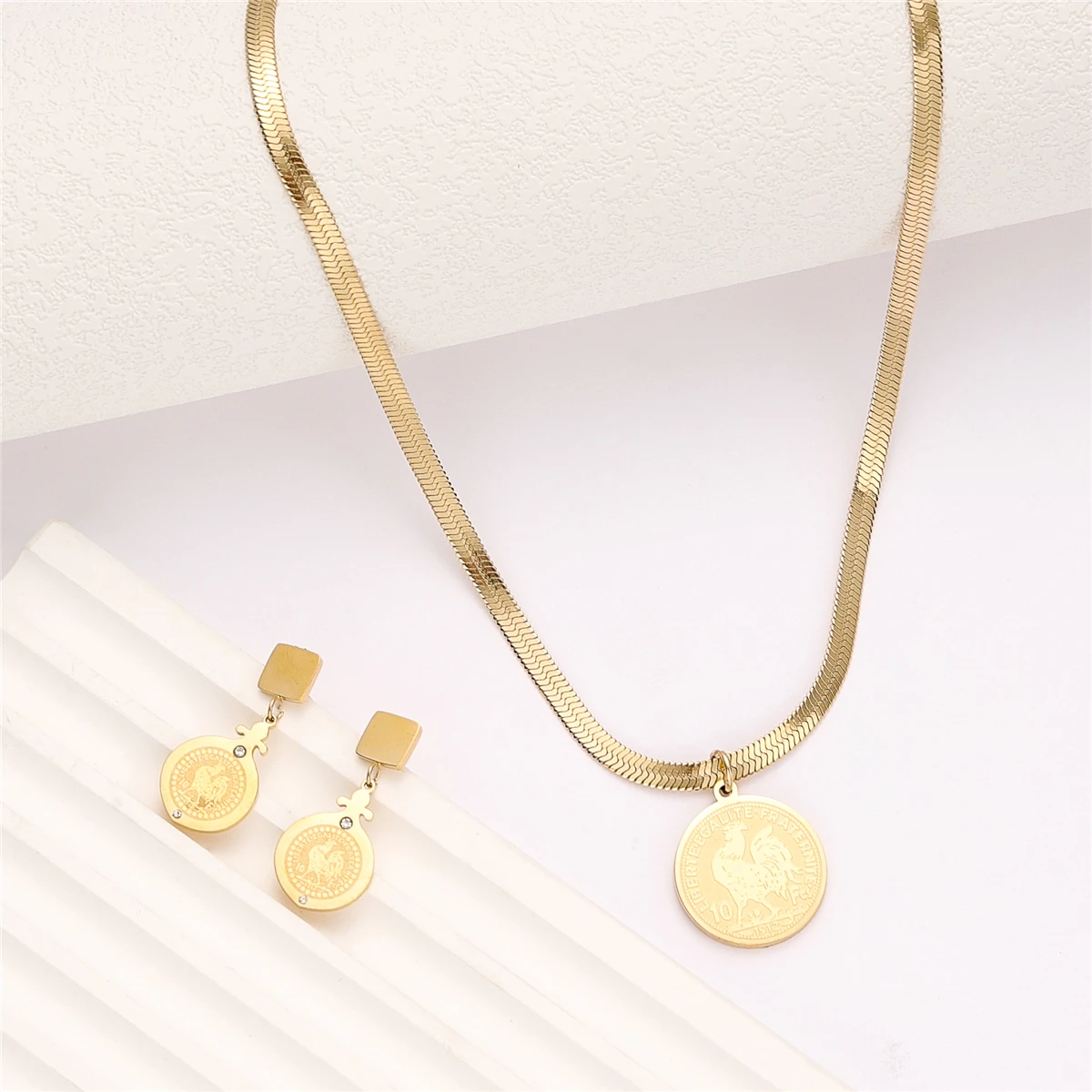 High Quality Rooster Coin Women's Stainless Steel Jewelry Set Pendant Necklace Earrings
High Quality Rooster Coin Women's Stainless Steel Jewelry Set Pendant Necklace Earrings