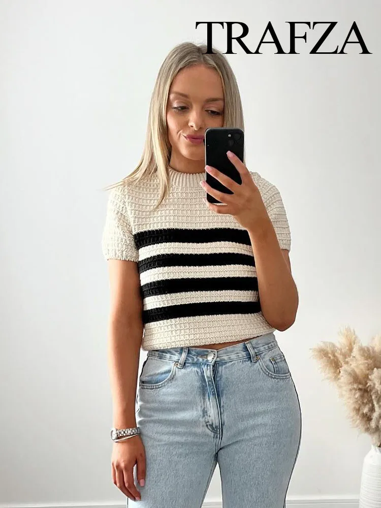 

TRAFZA Spring Fashion Women Sweater Tops Black White Stripe O Neck Short Sleeves Button Decoration Female Casual Pullovers