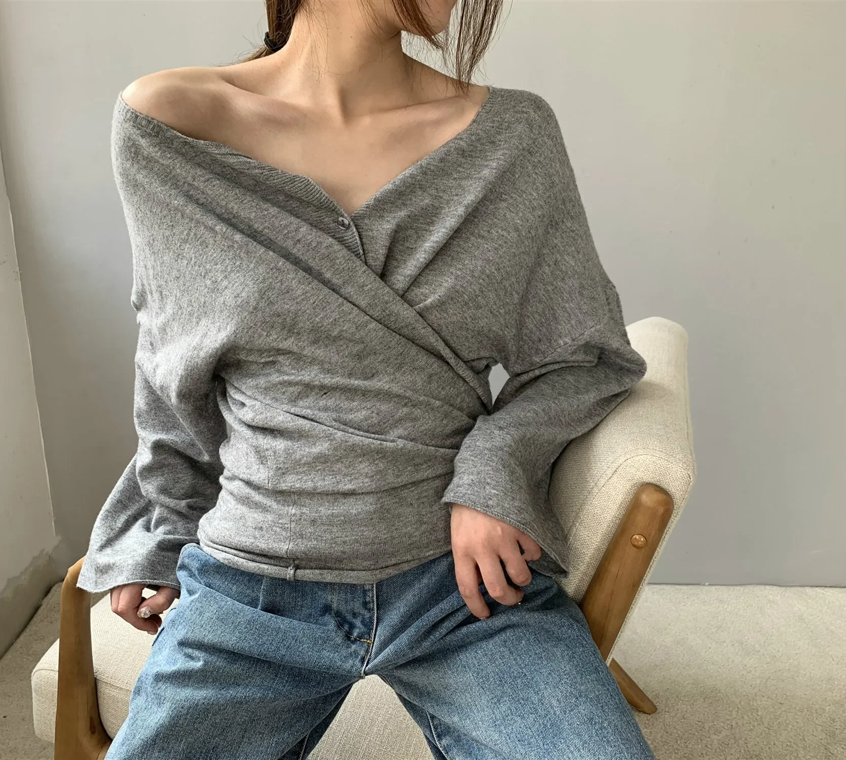 Spring Women Sexy Knitwear Square Collar Long Sleeve Loose Cardigan Girls Off Shoulder Top Female Office Thin Sweater Ladies
Spring Women Sexy Knitwear Square Collar Long Sleeve Loose Cardigan Girls Off Shoulder Top Female Office Thin Sweater Ladies