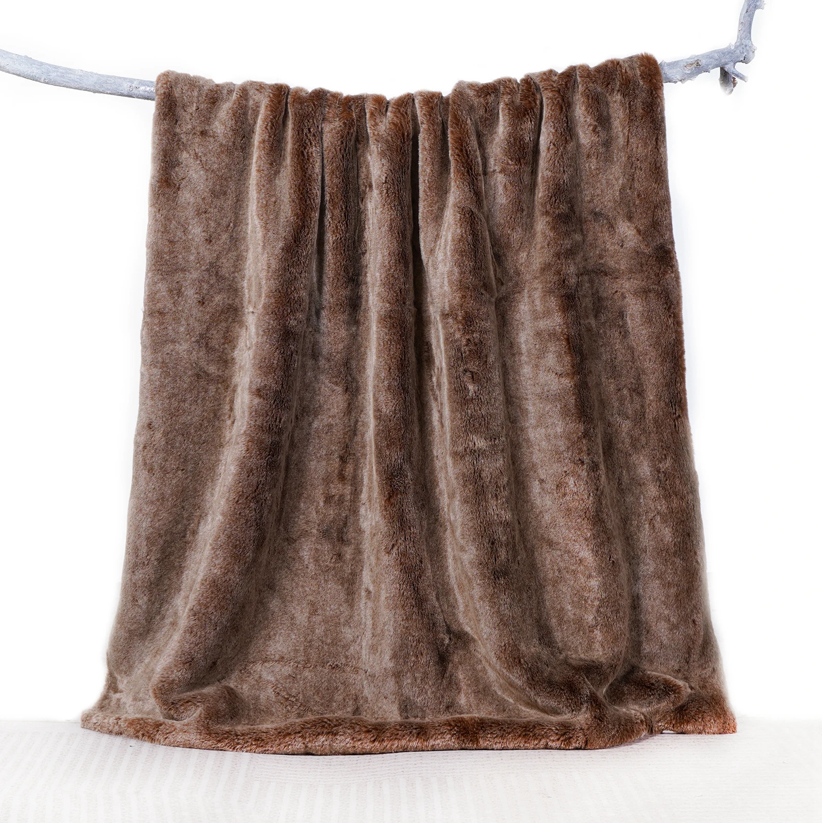 Faux Fur Blanket for Bed Luxury Decor Blanke Super Soft Fuzzy Faux Fox Fur Blankets Winter Warm Cozy Throw Blanket
Faux Fur Blanket for Bed Luxury Decor Blanke Super Soft Fuzzy Faux Fox Fur Blankets Winter Warm Cozy Throw Blanket
