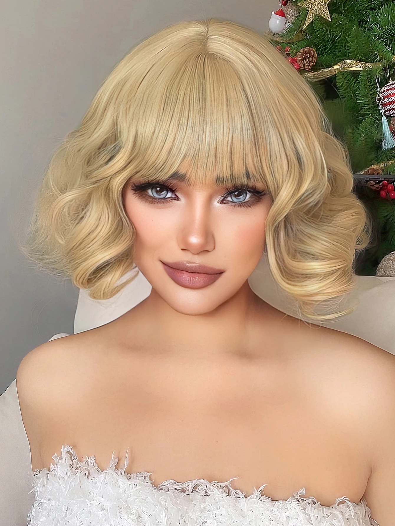 

12Inch Blond Color Synthetic Wigs With Bang Short Natural Curly Hair Wig For Women Cosplay Daily Use Drag Queen Heat Resistant