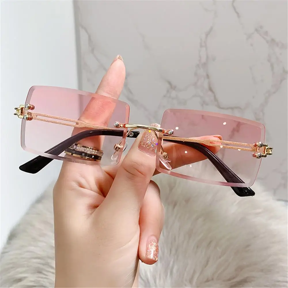 Retro Eyewear UV400 Metal Frame Frameless Sunglasses Rectangle Sunglasses Vintage Sunglasses Sunglasses for Women
Retro Eyewear UV400 Metal Frame Frameless Sunglasses Rectangle Sunglasses Vintage Sunglasses Sunglasses for Women