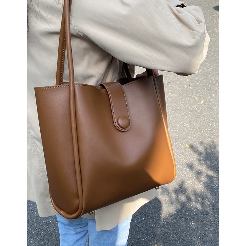 Large Capacity Women's Commuting Tote Bag 2023 Spring Summer Vintage Pu Leather Single Shoulder Bag Casual Versatile Handbag
Large Capacity Women's Commuting Tote Bag 2023 Spring Summer Vintage Pu Leather Single Shoulder Bag Casual Versatile Handbag