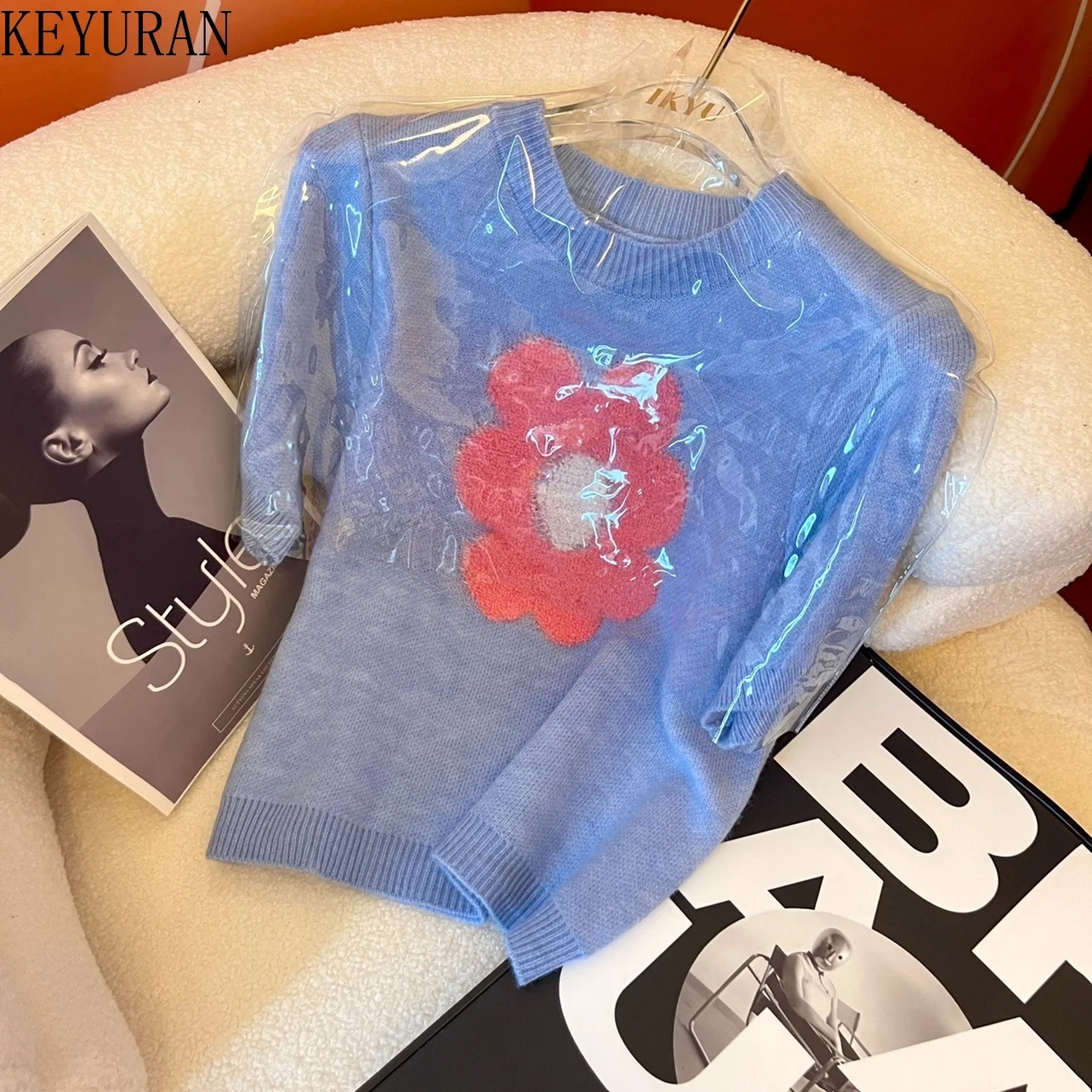 Blue Three-dimensional Flower Short-sleeved Sweater Women's 2023 Spring Summer New Sweet Short Knitted Top Woman Casual Knitwear
Blue Three-dimensional Flower Short-sleeved Sweater Women's 2023 Spring Summer New Sweet Short Knitted Top Woman Casual Knitwear