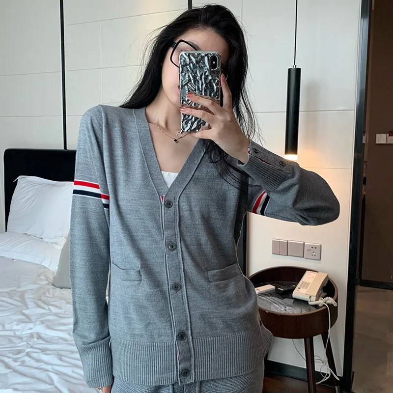 High Quality Korean Style Colorful Stripe Tb Knitted Cardigan Women's Long Sleeve Top Early Autumn V-neck Thin Wool Sweater Coat
High Quality Korean Style Colorful Stripe Tb Knitted Cardigan Women's Long Sleeve Top Early Autumn V-neck Thin Wool Sweater Coat