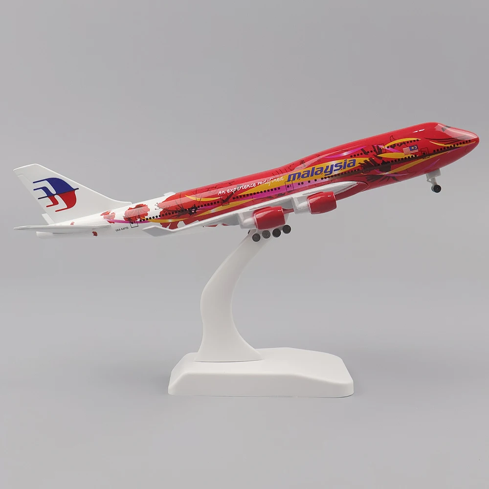 Metal Aircraft Model 20cm 1:400 Big Saffron B747 Metal Replica Alloy Material With Landing Gear Ornaments Children's Toys Gifts
Metal Aircraft Model 20cm 1:400 Big Saffron B747 Metal Replica Alloy Material With Landing Gear Ornaments Children's Toys Gifts