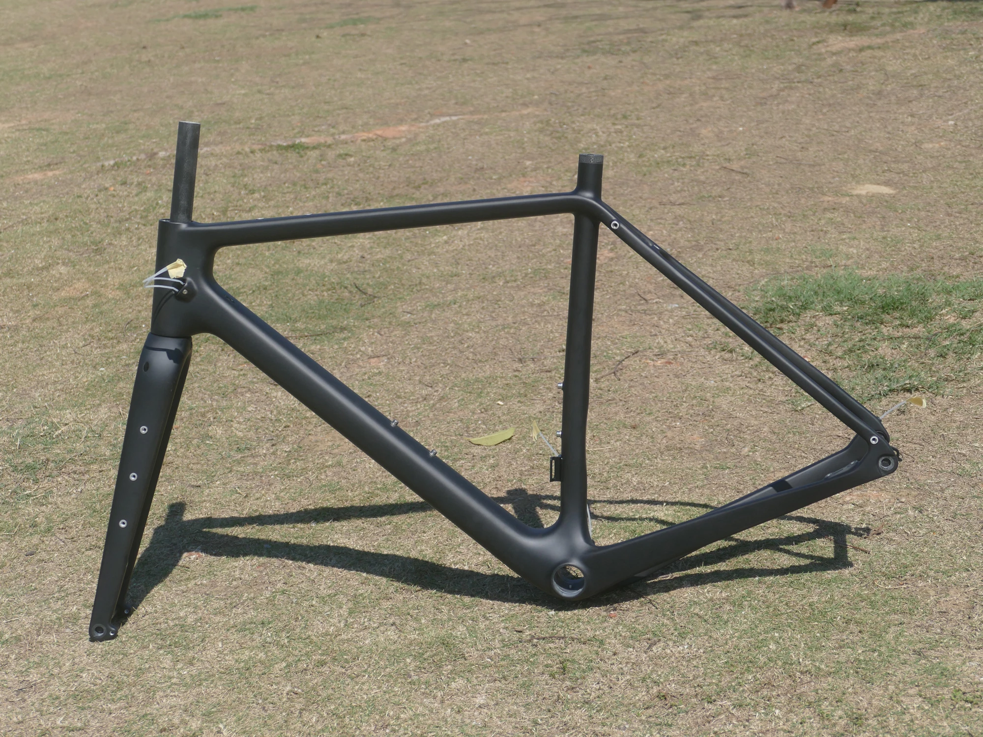 

Brand New Full Carbon UD Matt Black Gravel Bike Bicyce Thru Axle Flat Mount Gravel Frame Fork BB86 / BSA Frameset