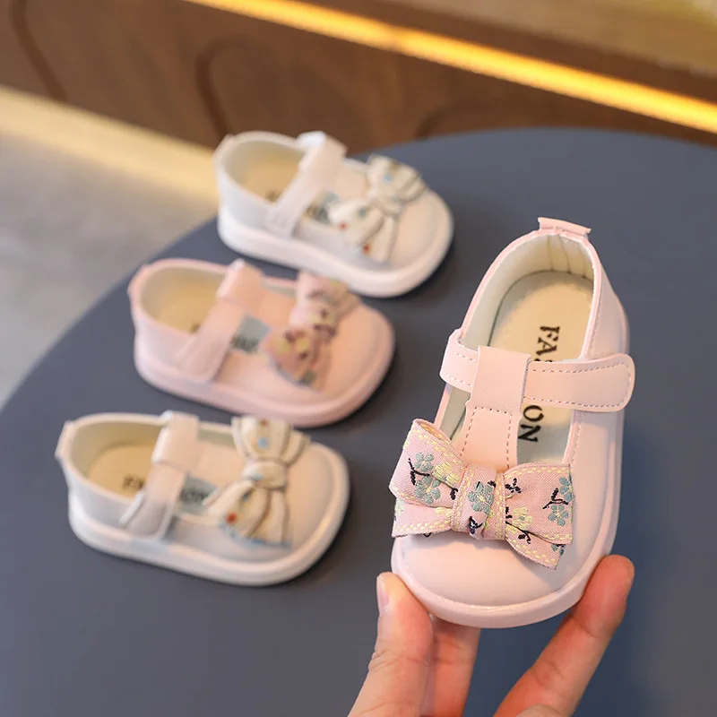 Baby Girls First Walker Shoes Embroidery Flowers Cute Hook & Loop T-Strap Children Casual Shoes 2023 Kids Shoes Drop Shipping PU
Baby Girls First Walker Shoes Embroidery Flowers Cute Hook & Loop T-Strap Children Casual Shoes 2023 Kids Shoes Drop Shipping PU