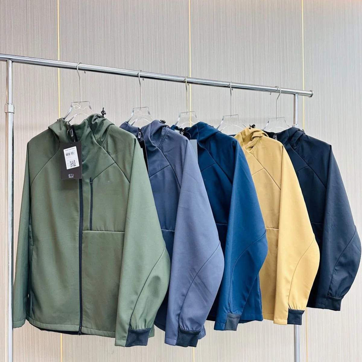 Men`s soft shell winter fleece waterproof windproof hiking Hooded Jackets mens wool liner trekking camping windcoat hoodies
Men`s soft shell winter fleece waterproof windproof hiking Hooded Jackets mens wool liner trekking camping windcoat hoodies