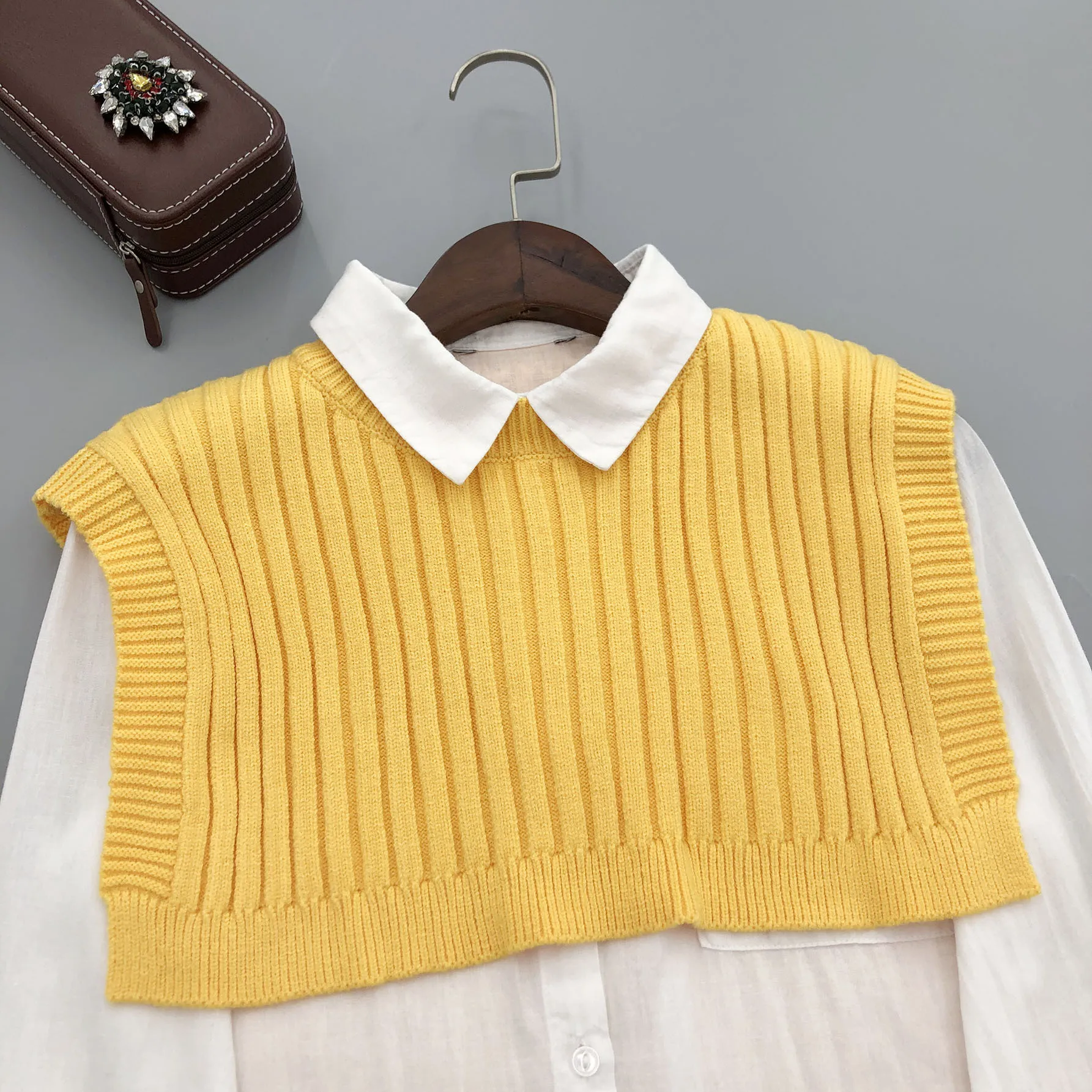 Female Shirt Fake Collars Shoulder Wraps Shawl for Women False Collar Shirt Detachable Collars Neckwear Small Shawl Cape
Female Shirt Fake Collars Shoulder Wraps Shawl for Women False Collar Shirt Detachable Collars Neckwear Small Shawl Cape
