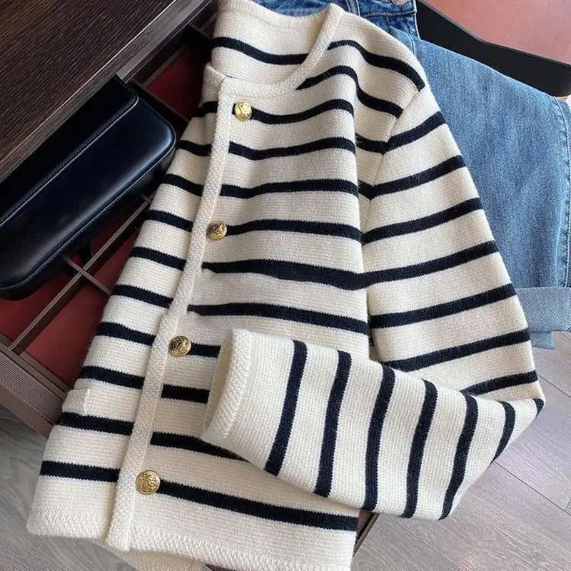C.New S Korean Style New Women Spring Autumn Sweaters O-neck Stripe Knitted Cardigan Fashion Long Sleeve Casual Short Tops
C.New S Korean Style New Women Spring Autumn Sweaters O-neck Stripe Knitted Cardigan Fashion Long Sleeve Casual Short Tops