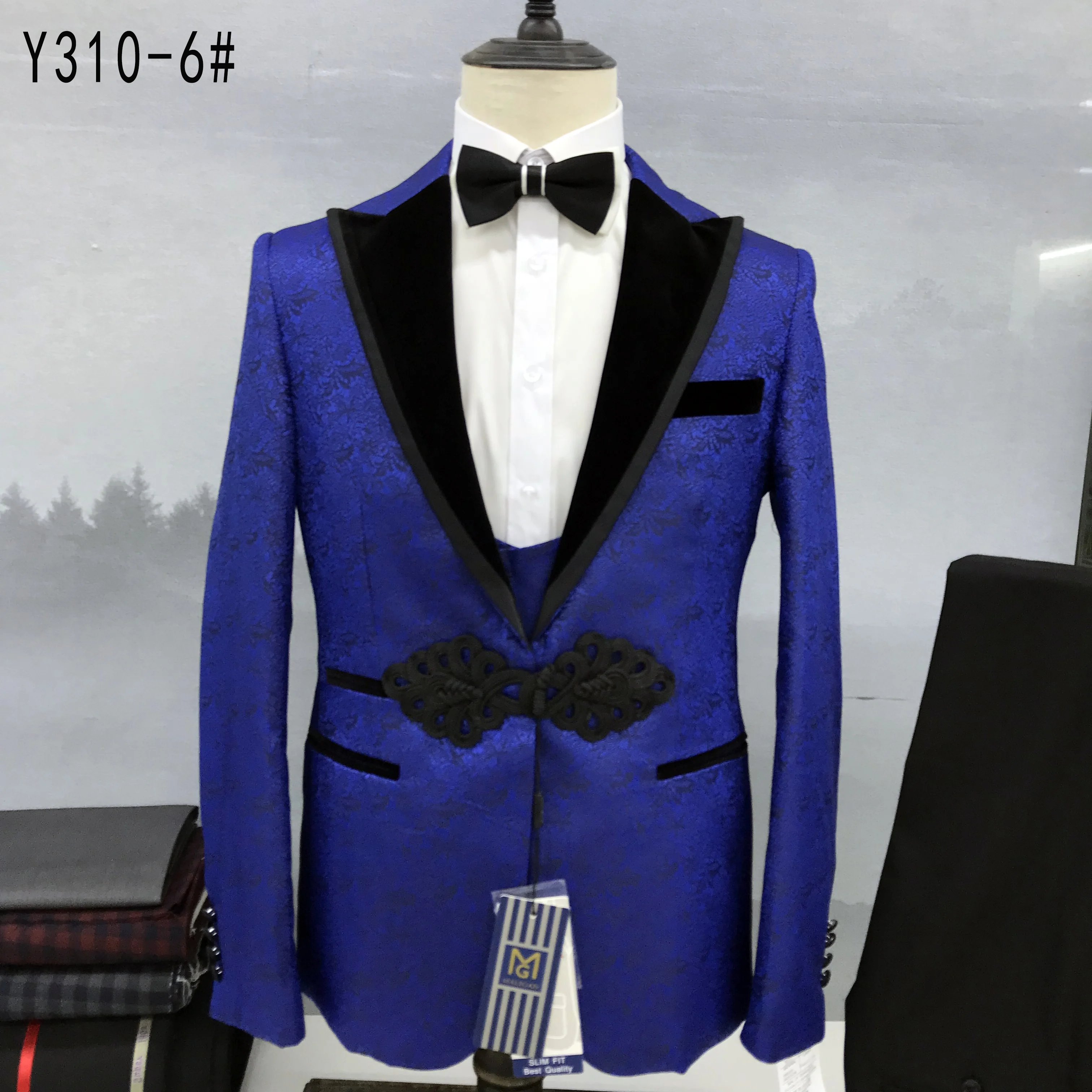 2023 New Men's Set Royal Blue Embroidered Suit Black Sharp Edge Lapel High Luxury Wedding Three Piece Set (Jacket+Pants+Vest)
2023 New Men's Set Royal Blue Embroidered Suit Black Sharp Edge Lapel High Luxury Wedding Three Piece Set (Jacket+Pants+Vest)