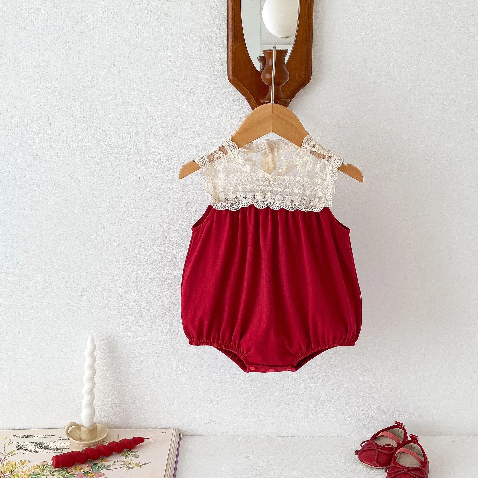 Summer Newborn Girl Romper Lace Spliced Sleeveless Muslin Thin Baby Girls Bodysuit O-neck Loose Breathable Infant Girls Outfits
Summer Newborn Girl Romper Lace Spliced Sleeveless Muslin Thin Baby Girls Bodysuit O-neck Loose Breathable Infant Girls Outfits